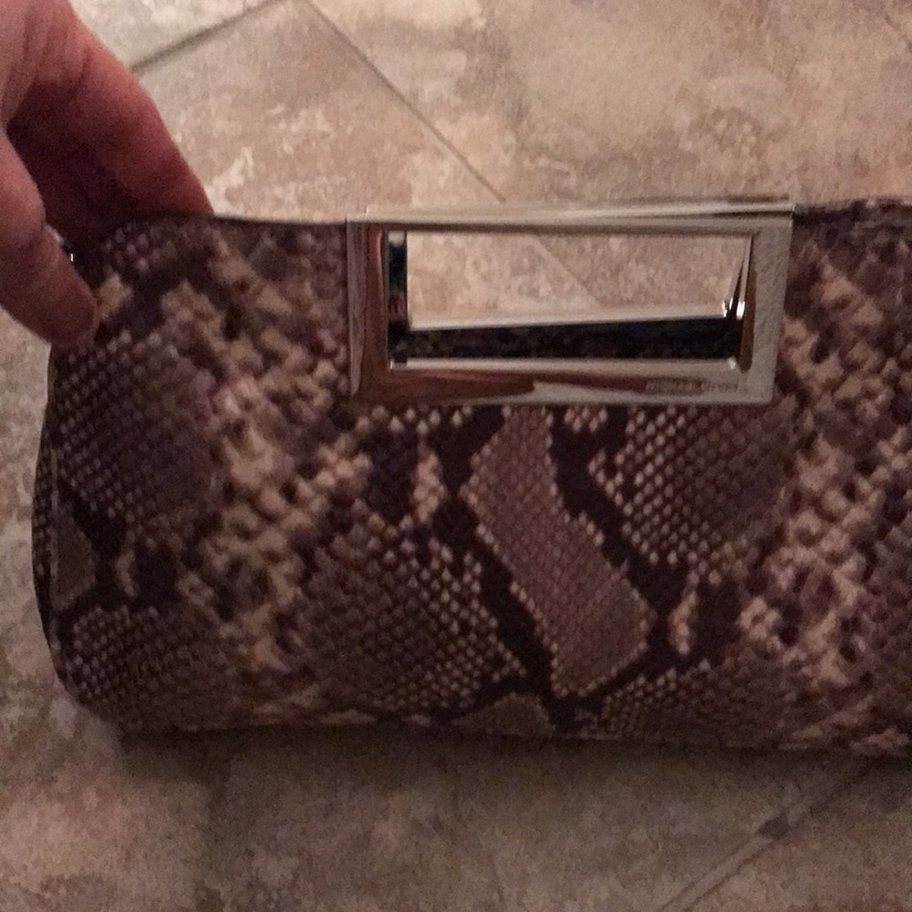 SALE 🎈🎈Michael Kors Clutch/ shoulder bag